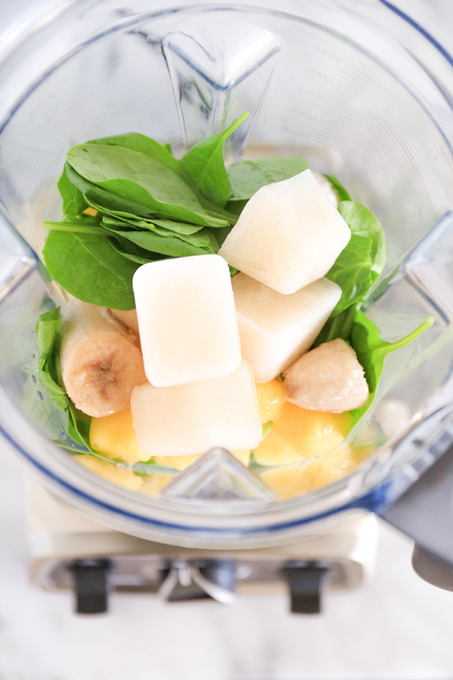 Almond-Milk-Ice-Cubes-for-Thick-Smoothie-4