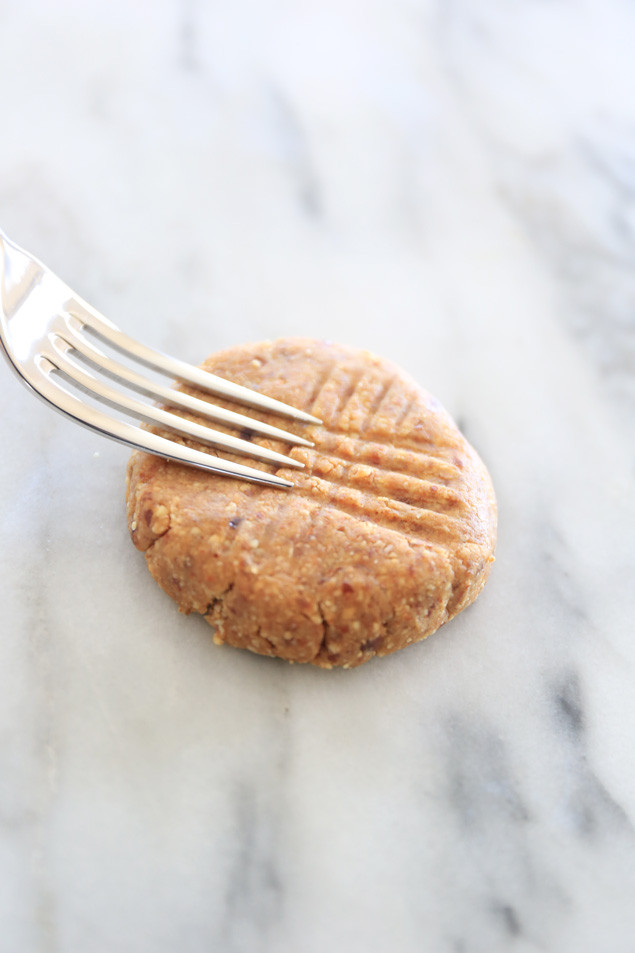 Single-Serving-Raw-Peanut-Butter-Cookie-4